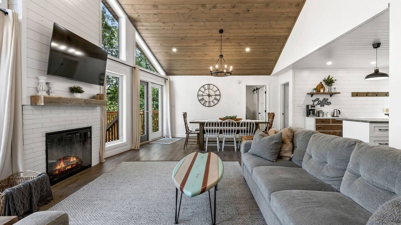 Photo of Livingroom in Grand Beach