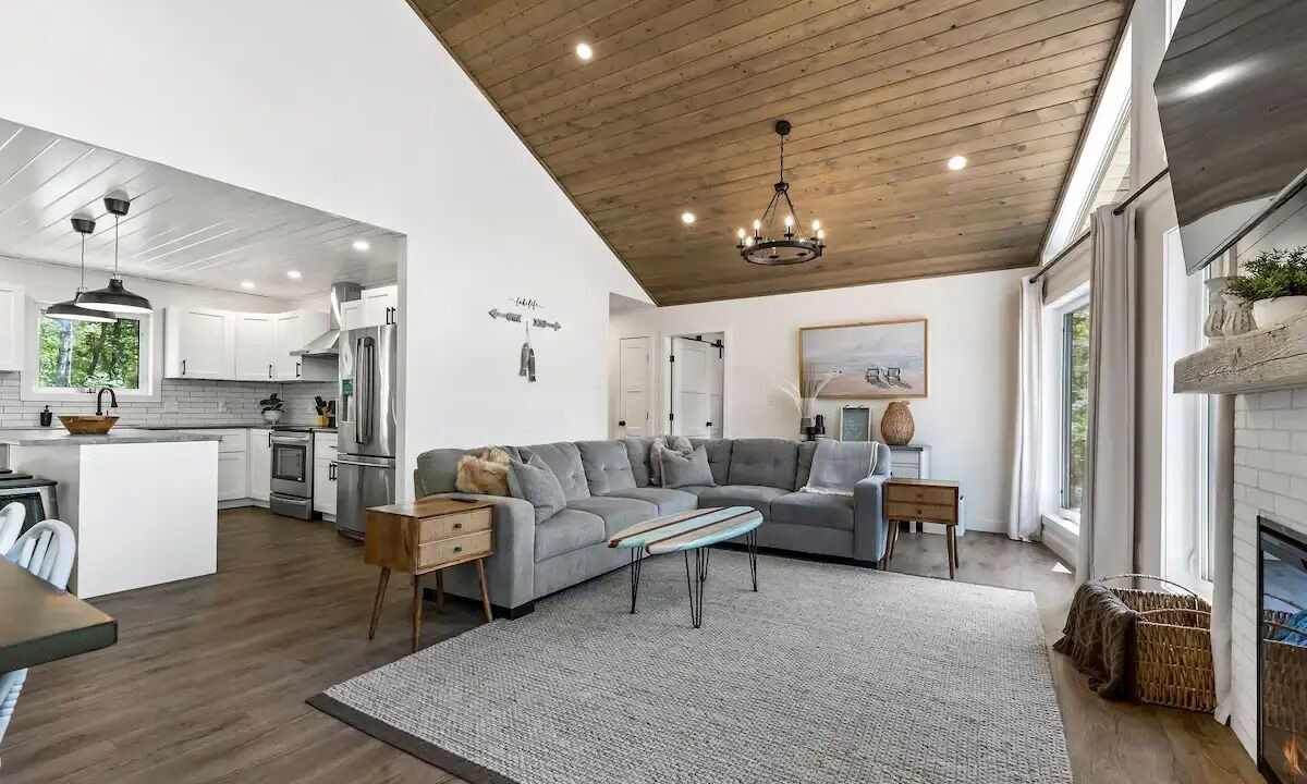 Photo of Livingroom in Grand Beach