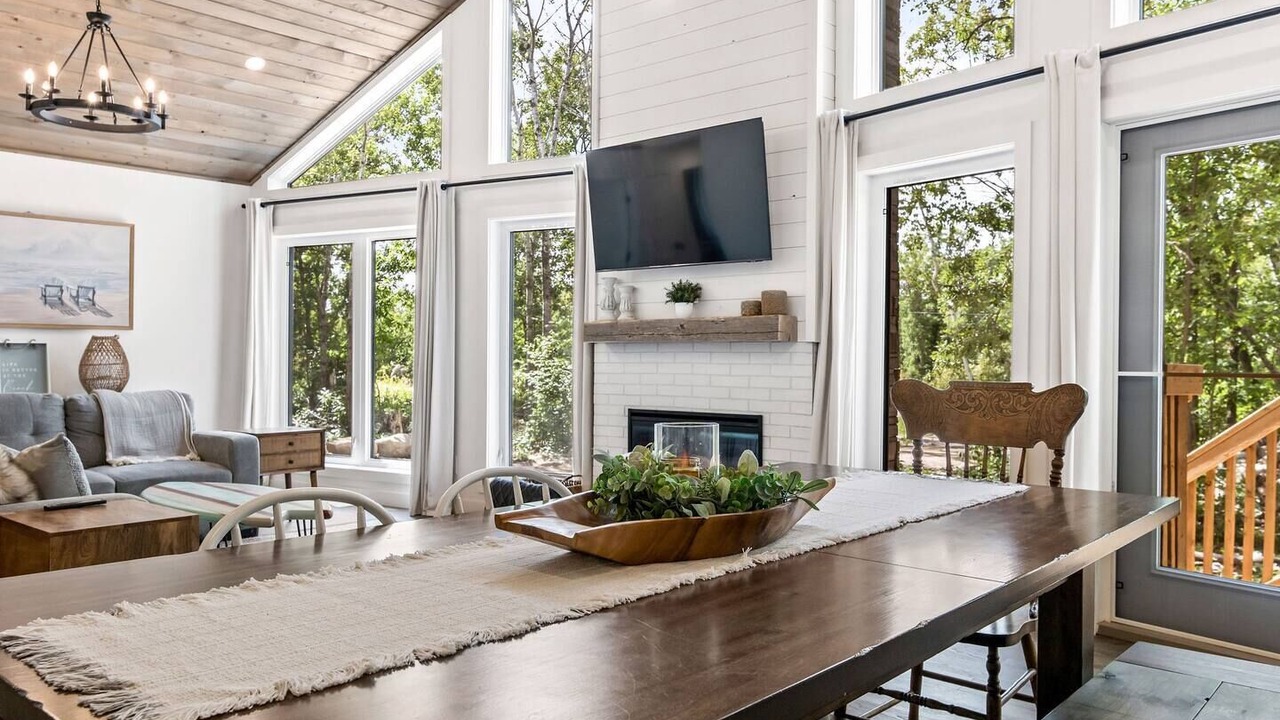 Photo of Livingroom in Grand Beach
