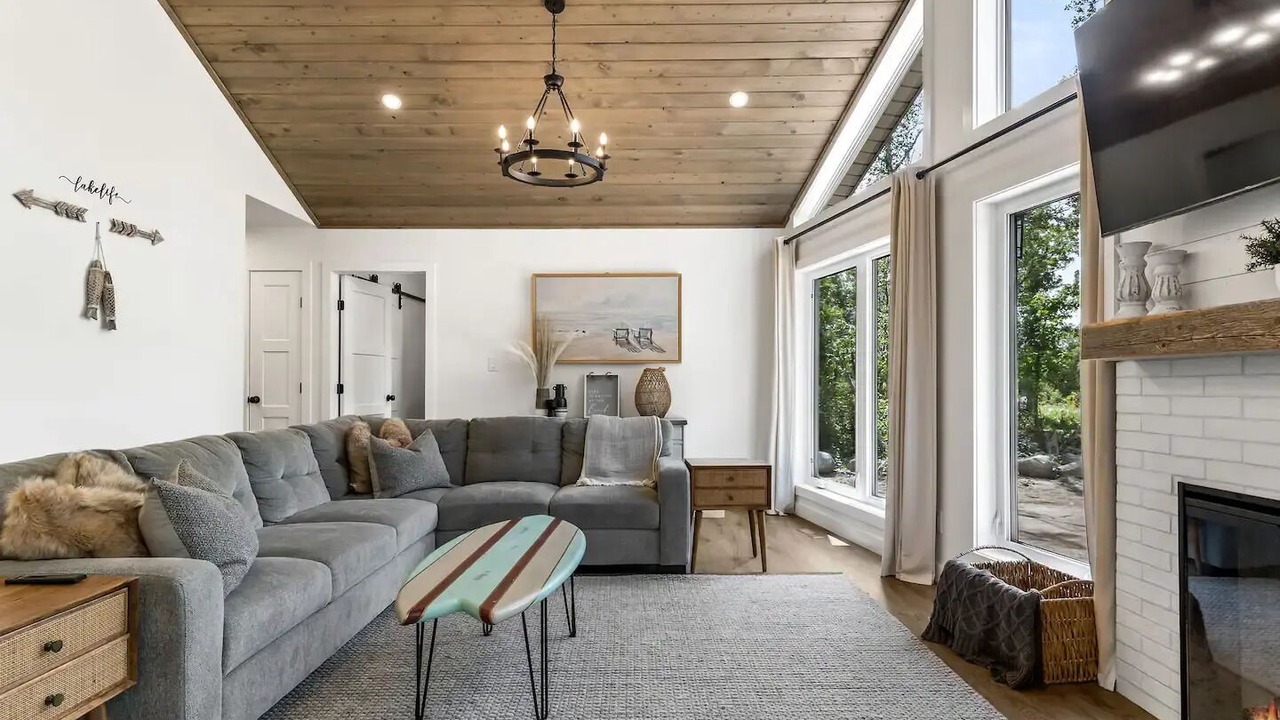Photo of Livingroom in Grand Beach