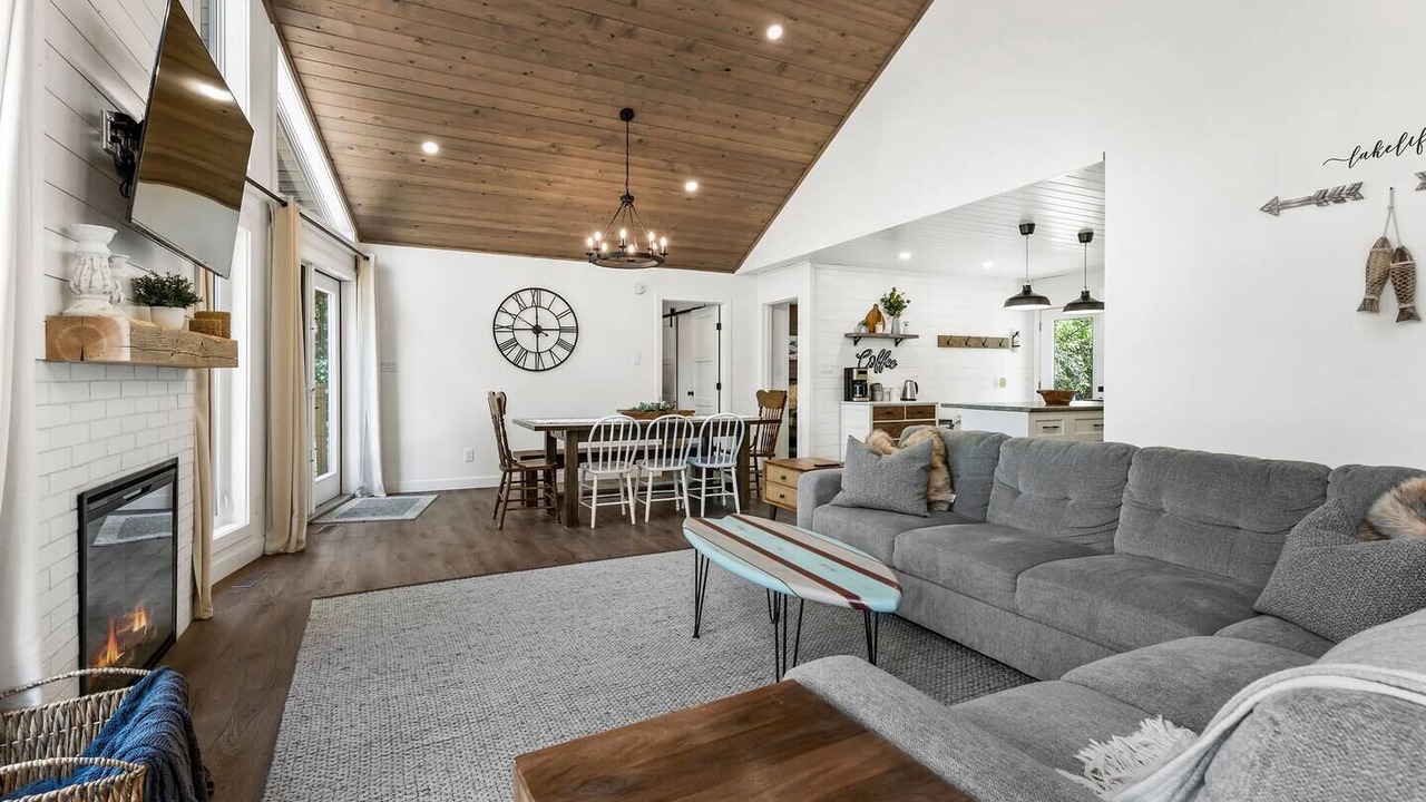 Photo of Livingroom in Grand Beach