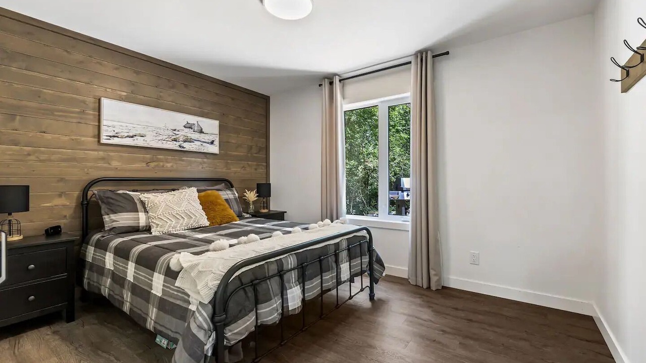 Photo of Bedroom in Grand Beach