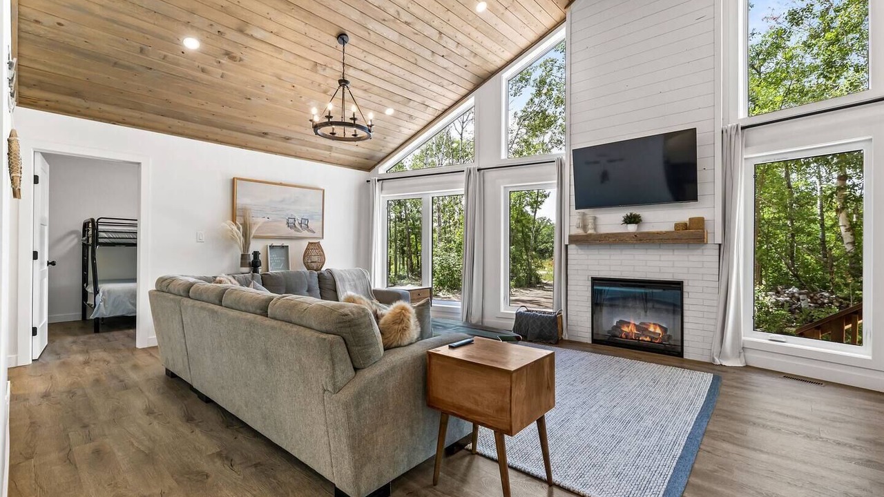 Photo of Livingroom in Grand Beach