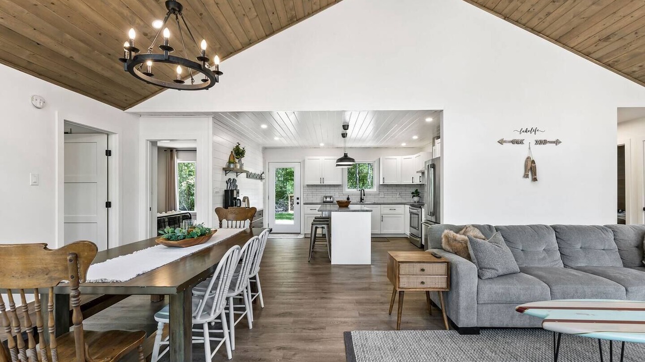 Photo of Livingroom in Grand Beach