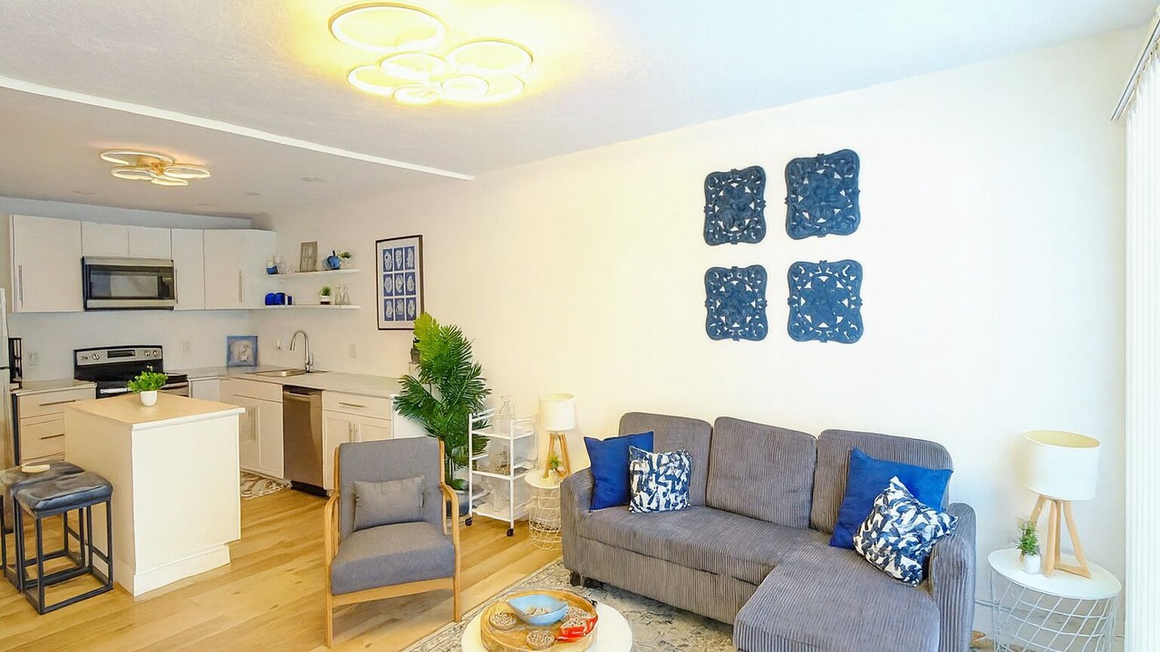 Photo of Livingroom in Columbiad Plaza