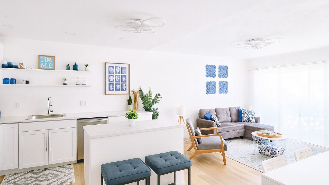 Photo of Livingroom in Columbiad Plaza