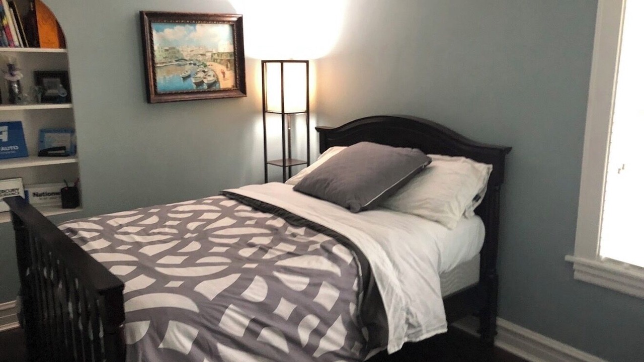 Photo of Bedroom in Clarendon Hills