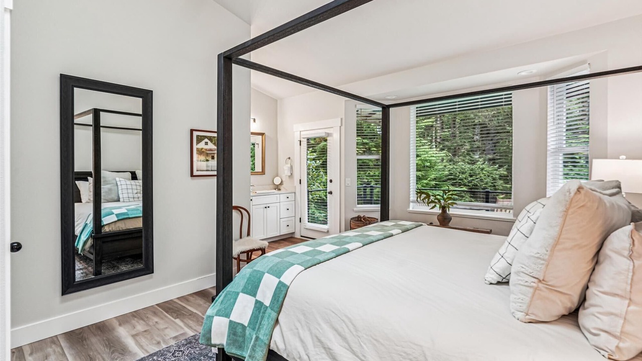 Photo of Bedroom in Arch Cape