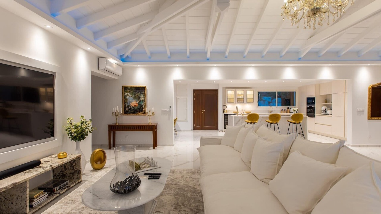 Photo of Livingroom in Orient Bay