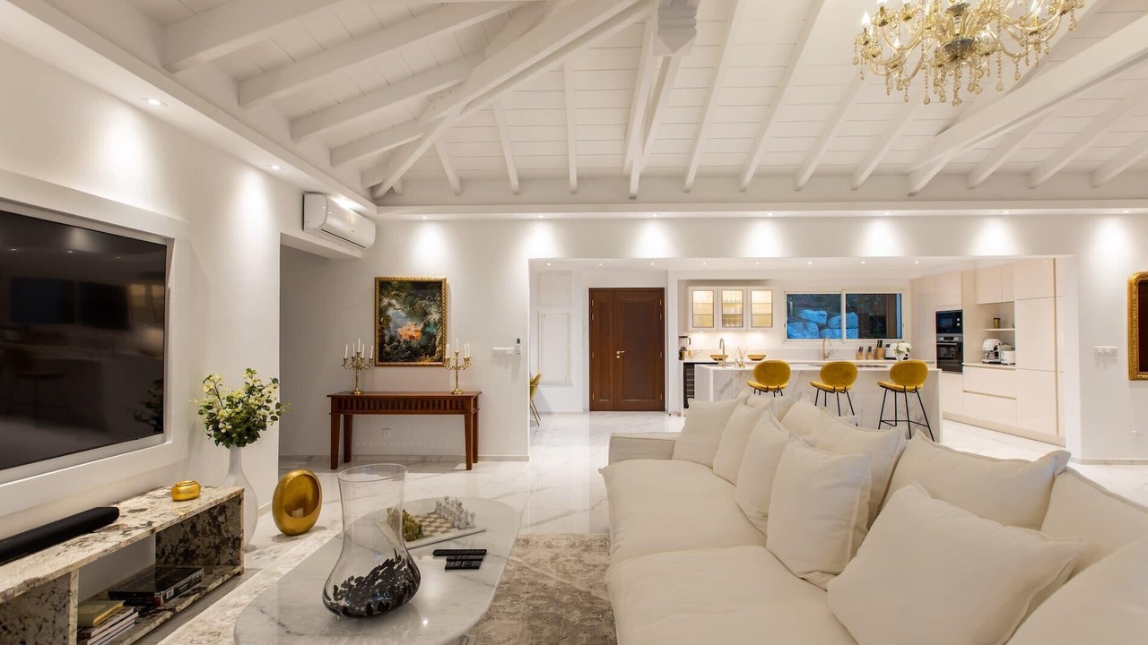 Photo of Livingroom in Orient Bay