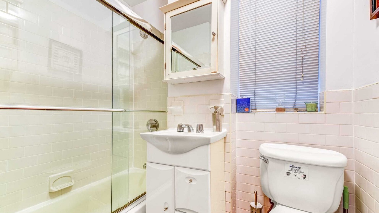 Photo of Bathroom in Chinatown