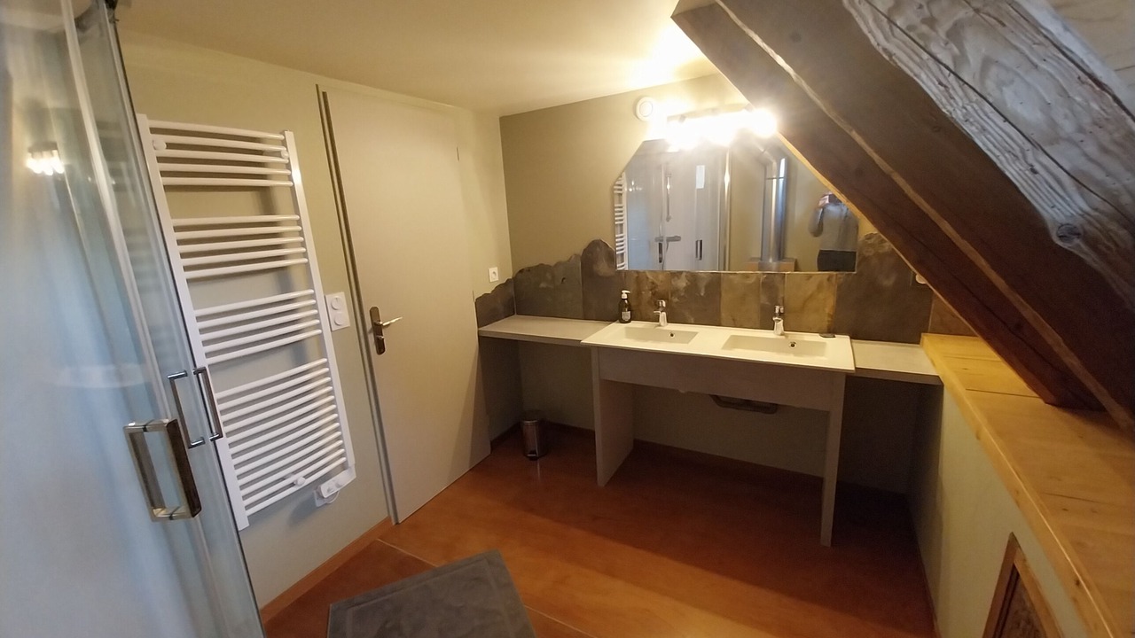 Photo of Bathroom in Loudervielle