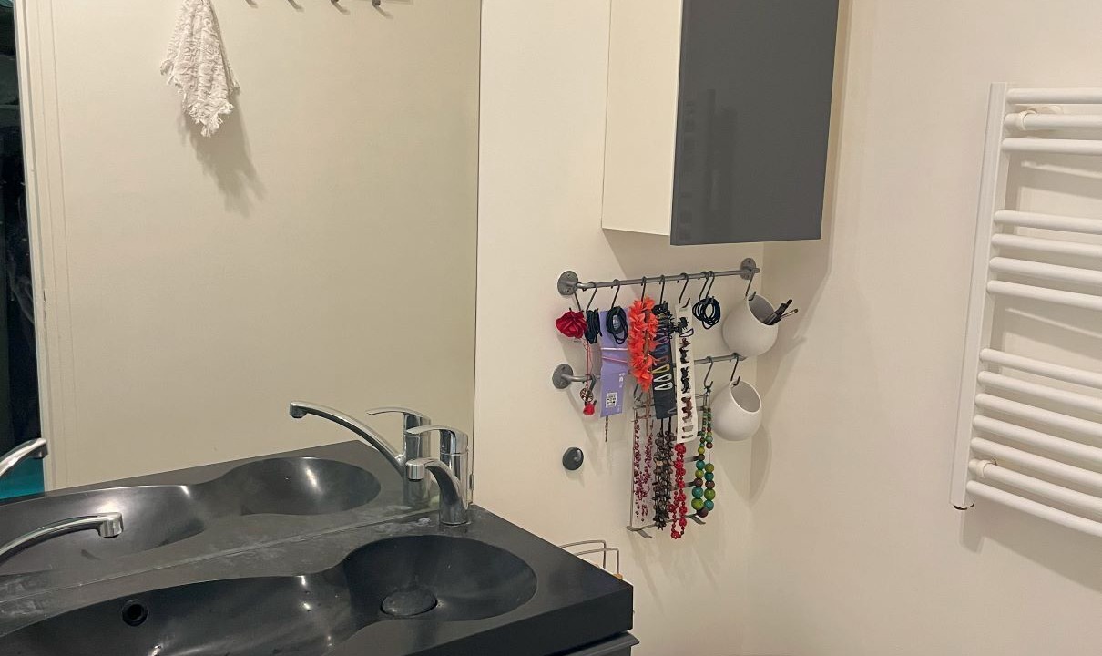 Photo of Bathroom in Republique–Point-du-Jour