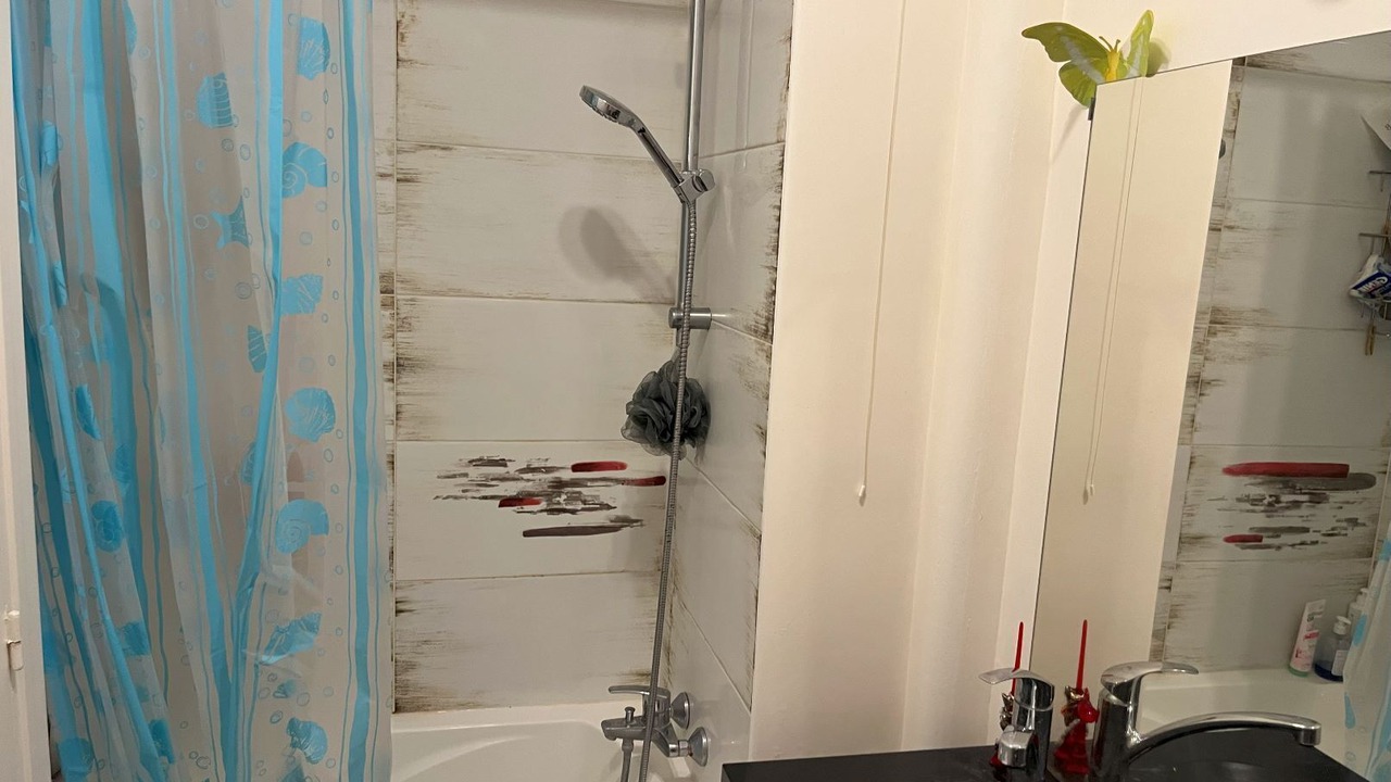 Photo of Bathroom in Republique–Point-du-Jour