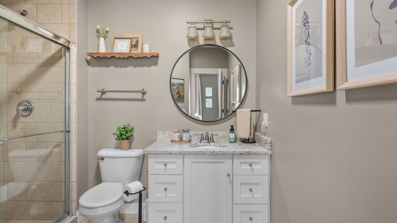 Photo of Bathroom in Le Claire