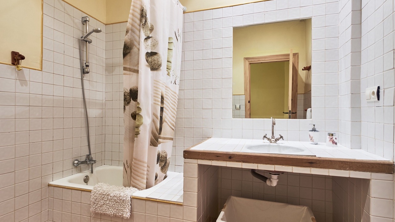 Photo of Bathroom in La Pola de Gordon