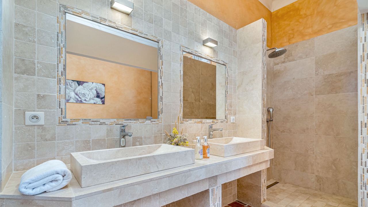 Photo of Bathroom in Le Puy-Sainte-Reparade