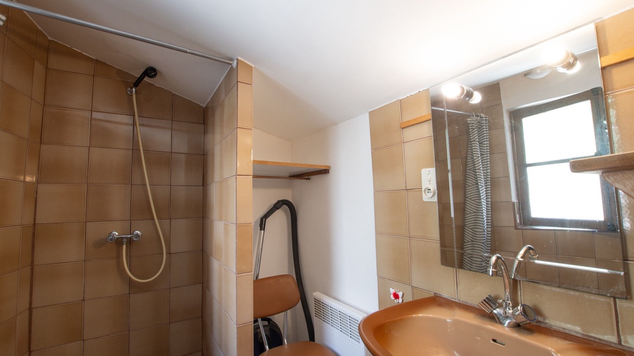 Photo of Bathroom in Berrias-et-Casteljau