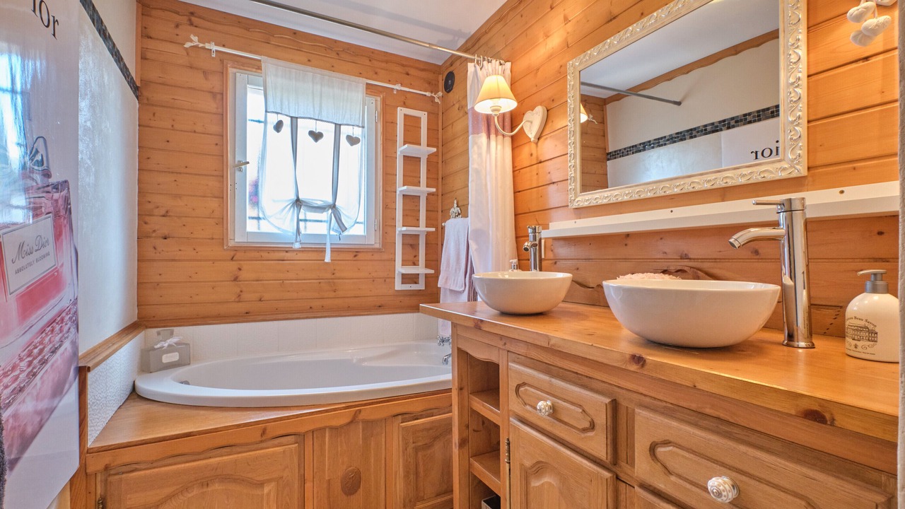 Photo of Bathroom in Saint-Pierre-de-Genebroz