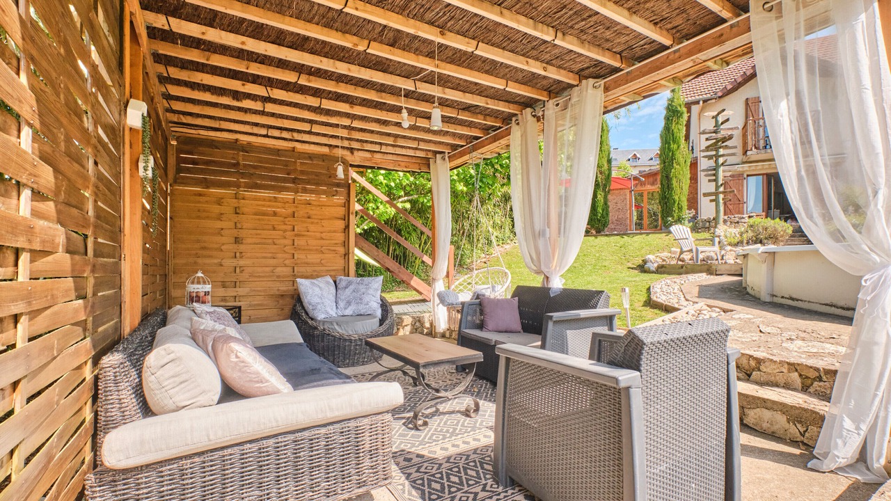 Photo of Patio Balcony in Saint-Pierre-de-Genebroz
