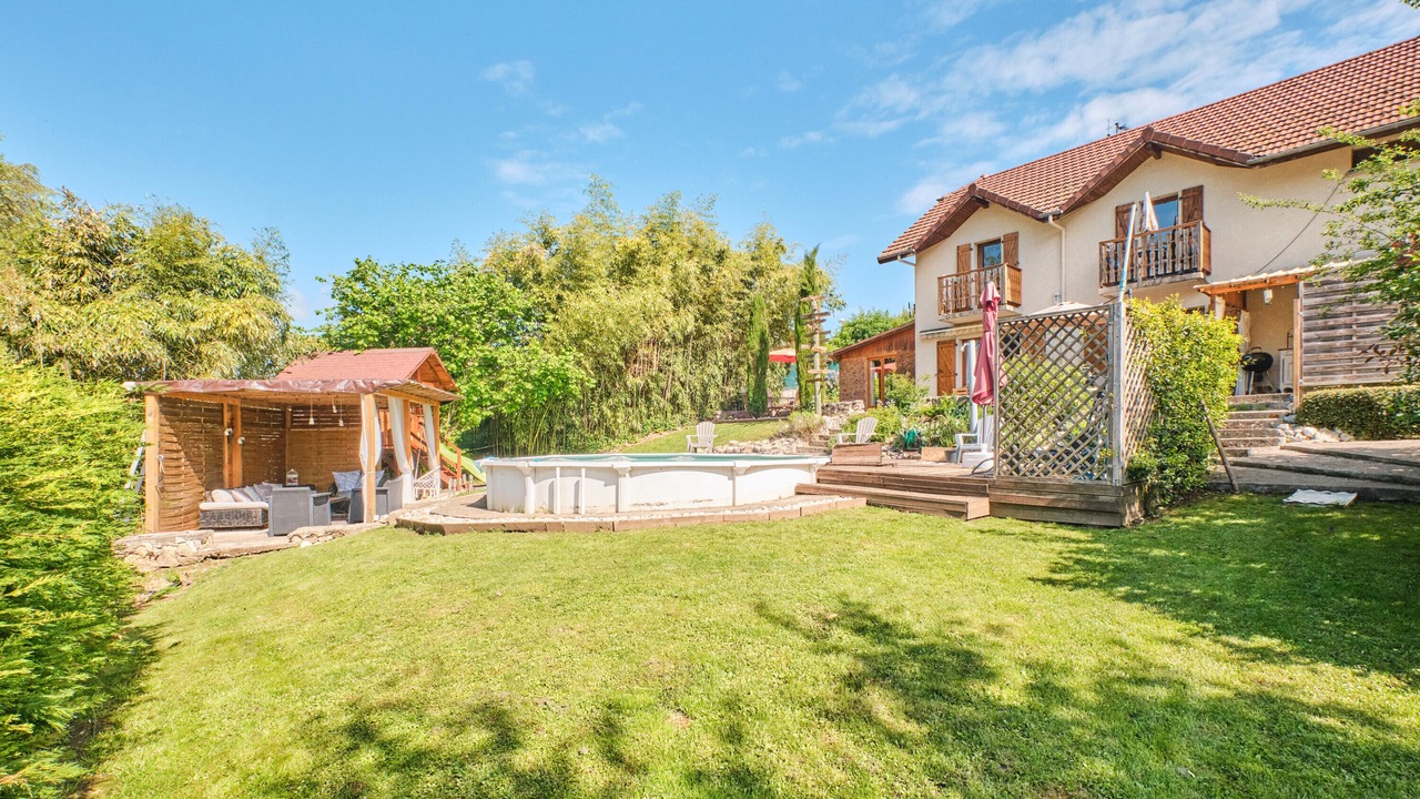 Photo of Outdoor in Saint-Pierre-de-Genebroz