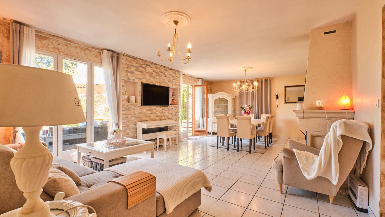 Photo of Livingroom in Saint-Pierre-de-Genebroz