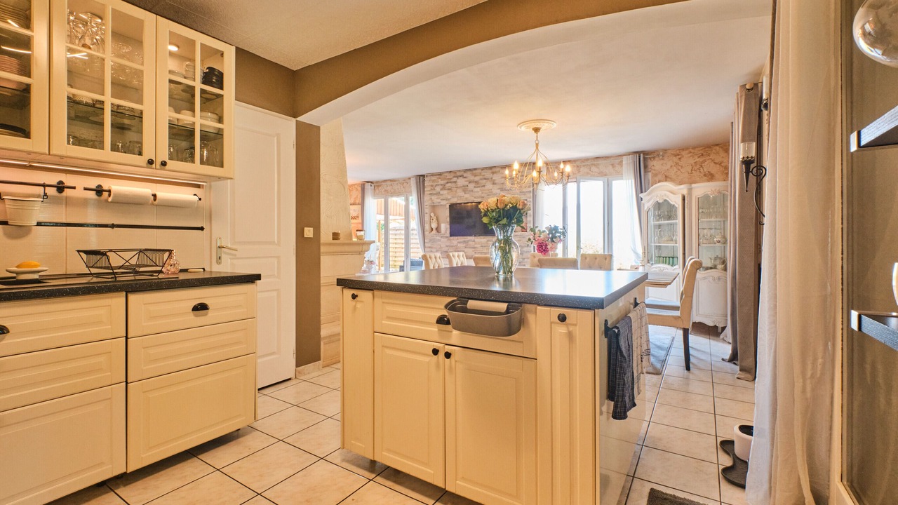 Photo of Kitchen in Saint-Pierre-de-Genebroz