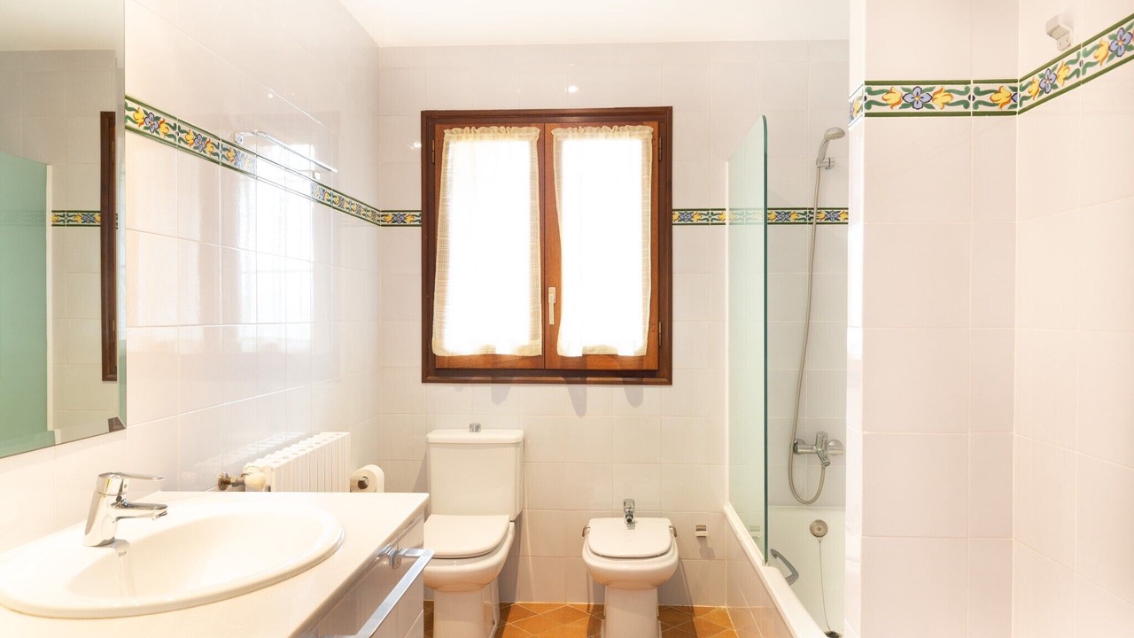Photo of Bathroom in Regencos