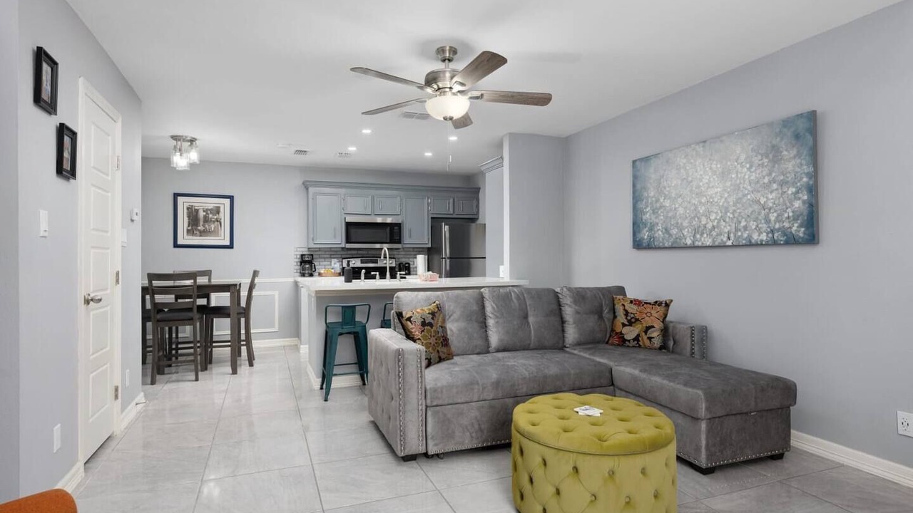 Photo of Livingroom in Brownsville