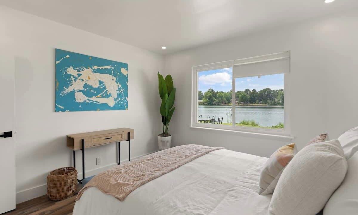 Photo of Bedroom in Country Club Estates