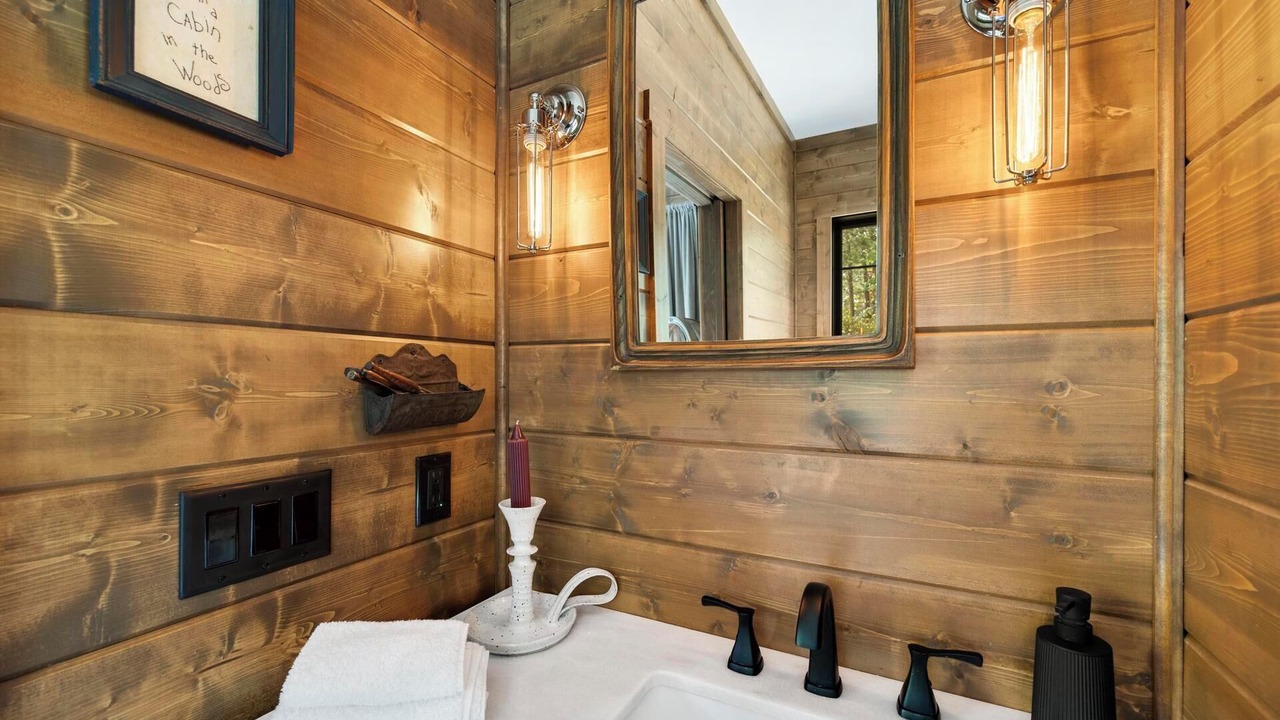 Photo of Bathroom in Elizabeth