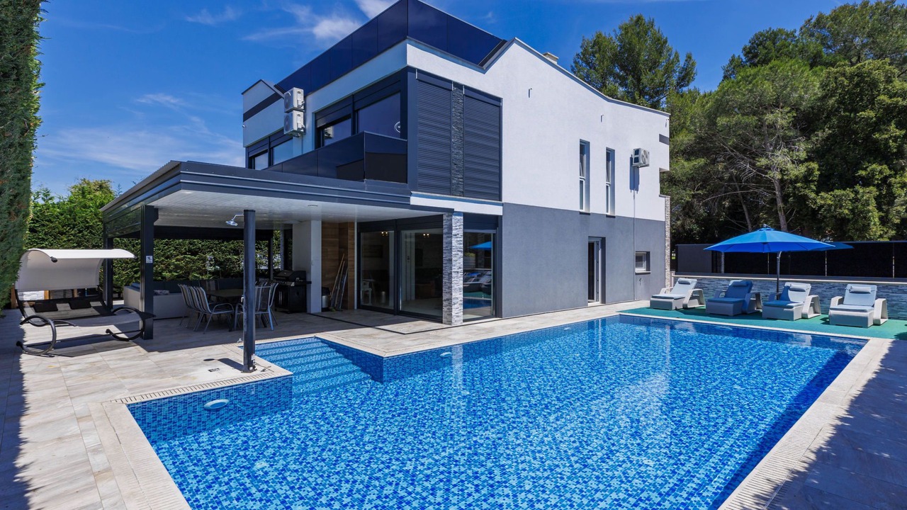 Photo of Outdoor in Valbandon