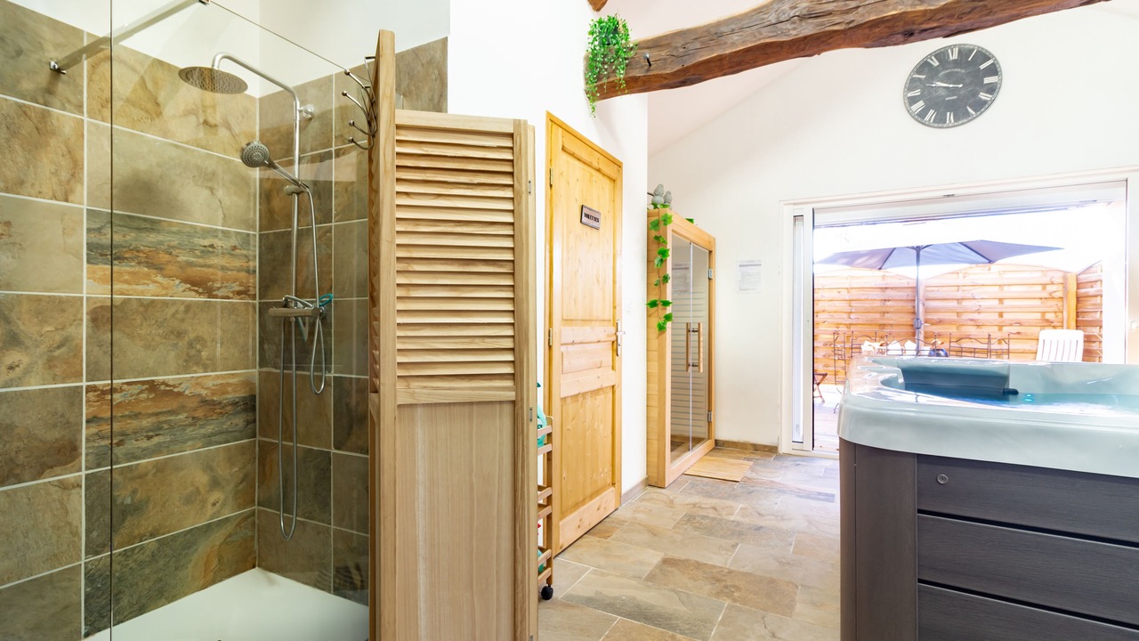 Photo of Bathroom in La Tourette-Cabardes