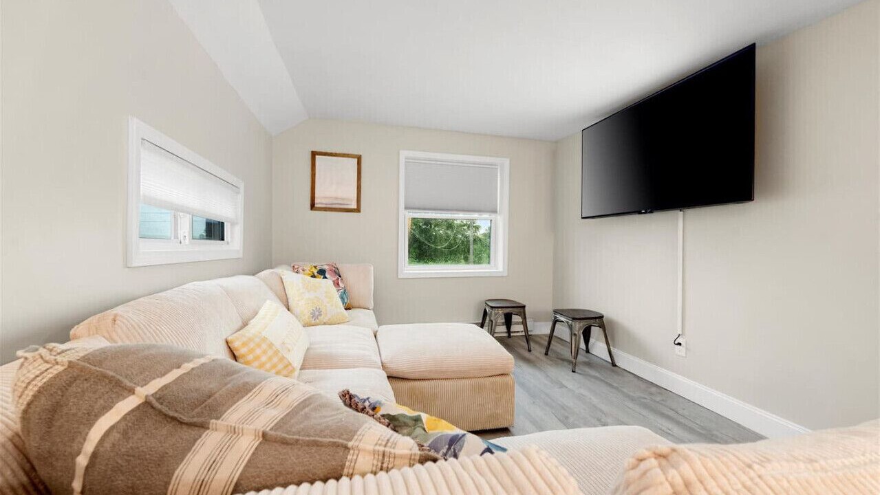 Photo of Livingroom in South Bay
