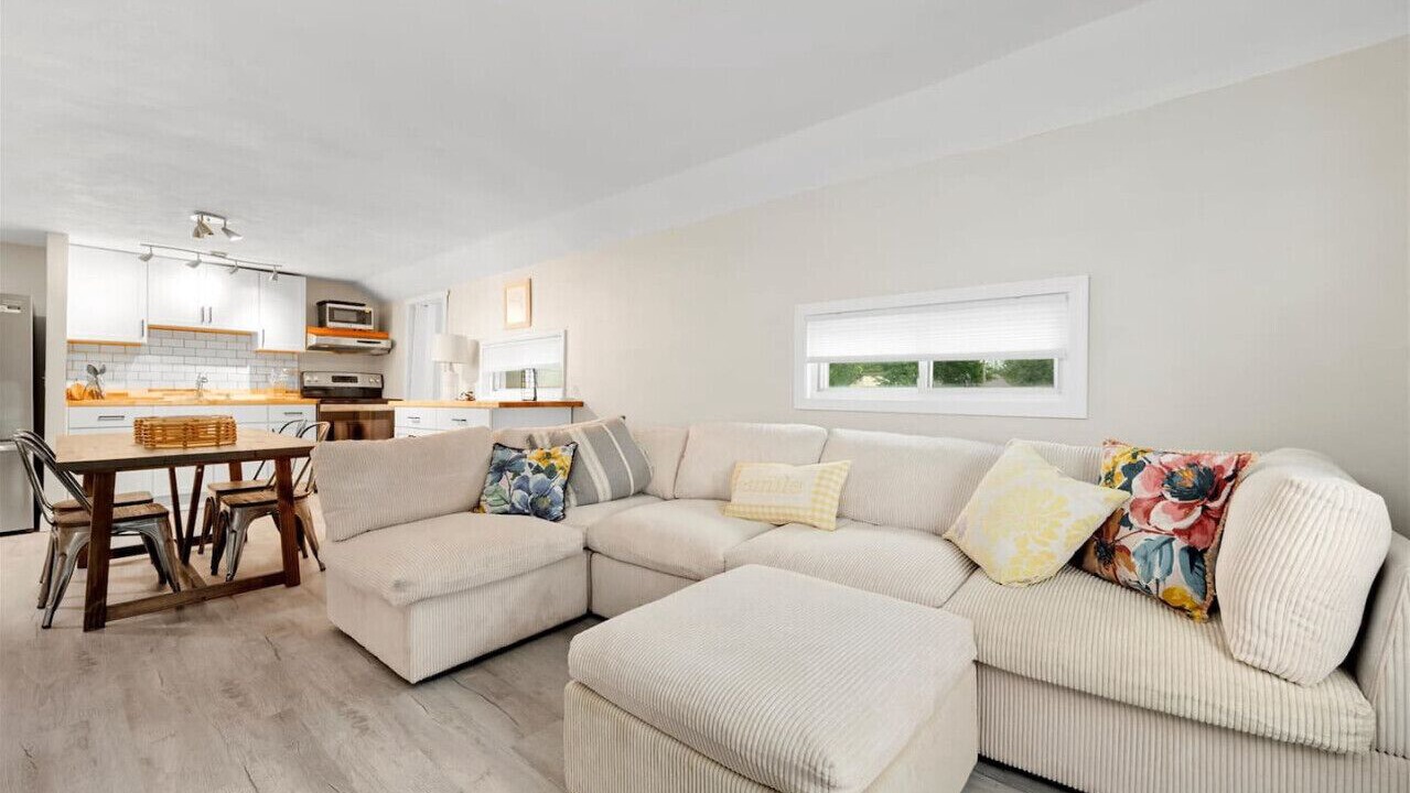 Photo of Livingroom in South Bay