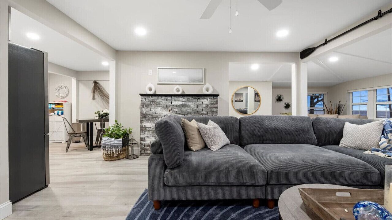 Photo of Livingroom in Sylvan Beach