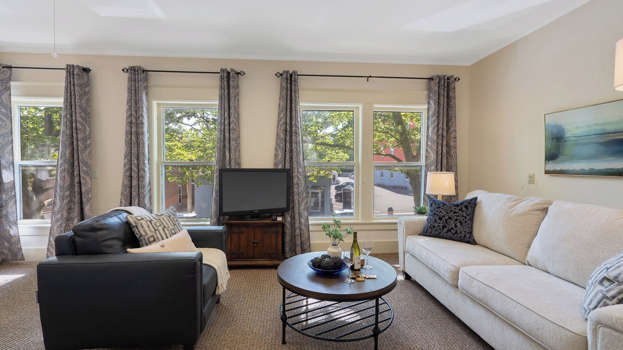 Photo of Livingroom in Baldwinsville