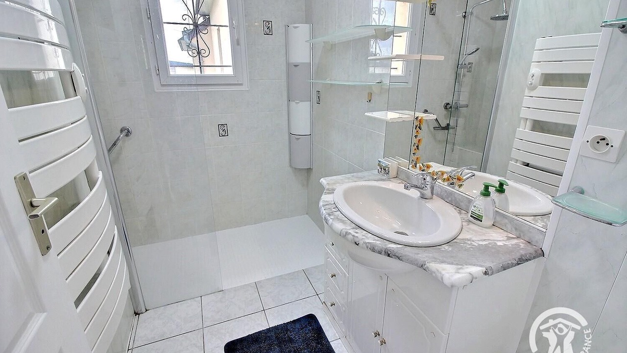 Photo of Bathroom in Etables-sur-Mer