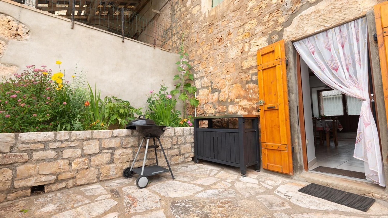 Photo of Patio Balcony in Laval-du-Tarn