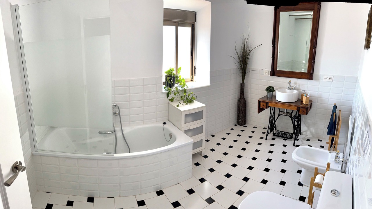 Photo of Bathroom in Andujar