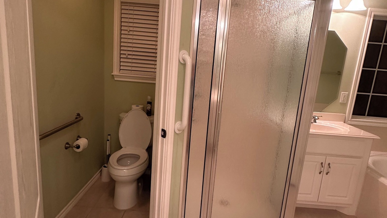 Photo of Bathroom in Emerald Forest