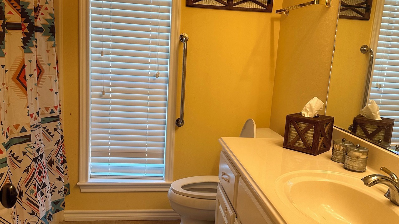 Photo of Bathroom in Emerald Forest