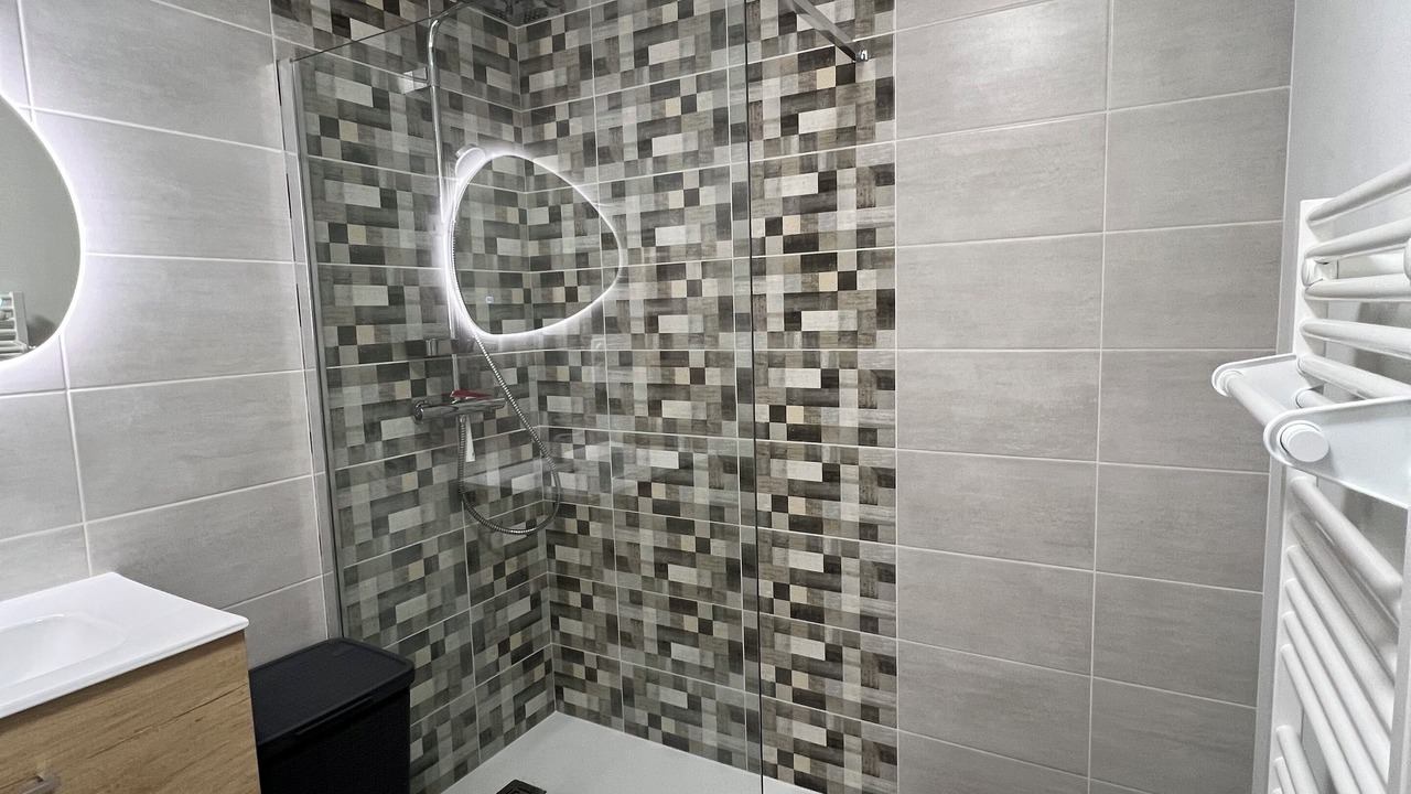 Photo of Bathroom in Vezeronce-Curtin