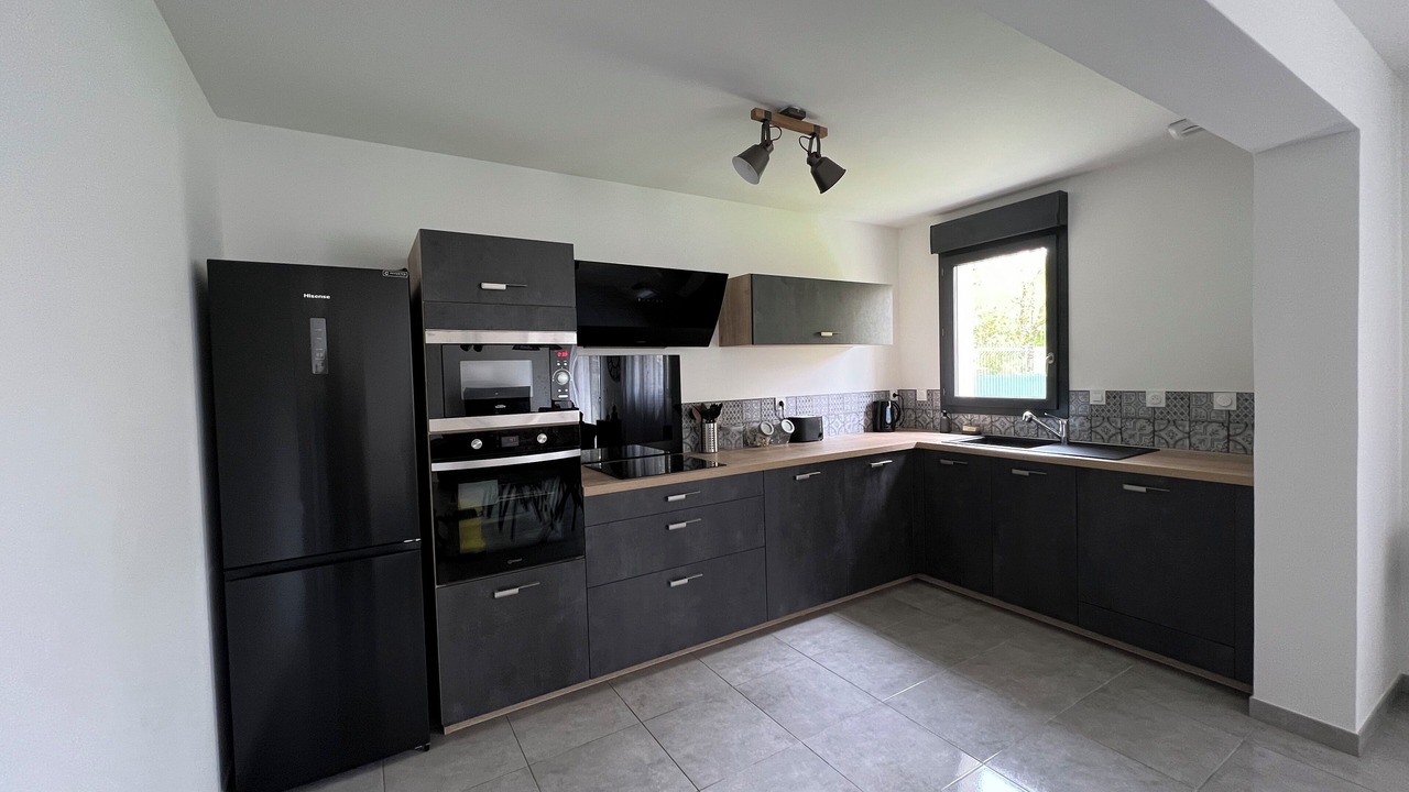 Photo of Kitchen in Vezeronce-Curtin