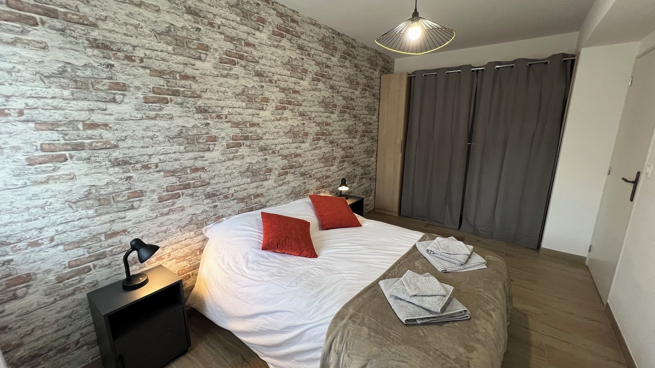 Photo of Bedroom in Vezeronce-Curtin