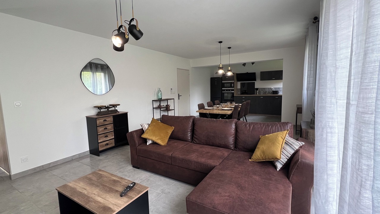 Photo of Livingroom in Vezeronce-Curtin