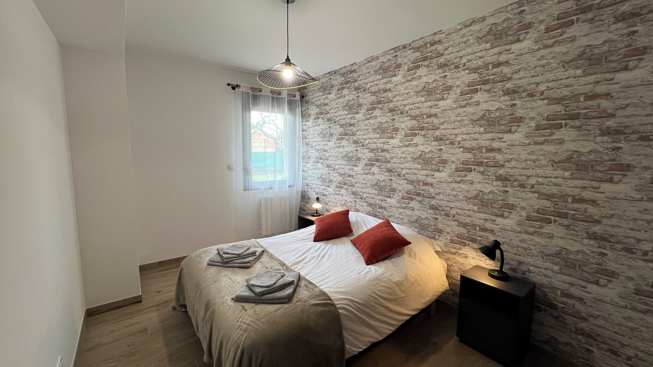 Photo of Bedroom in Vezeronce-Curtin
