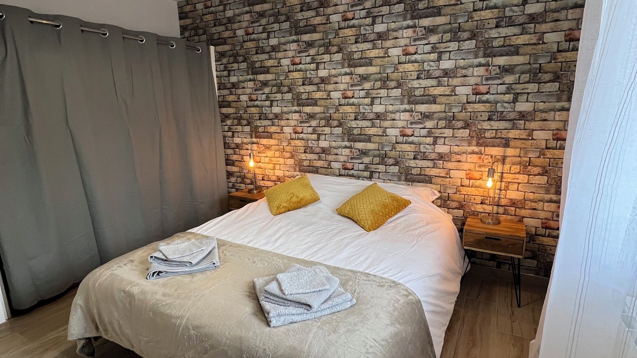 Photo of Bedroom in Vezeronce-Curtin