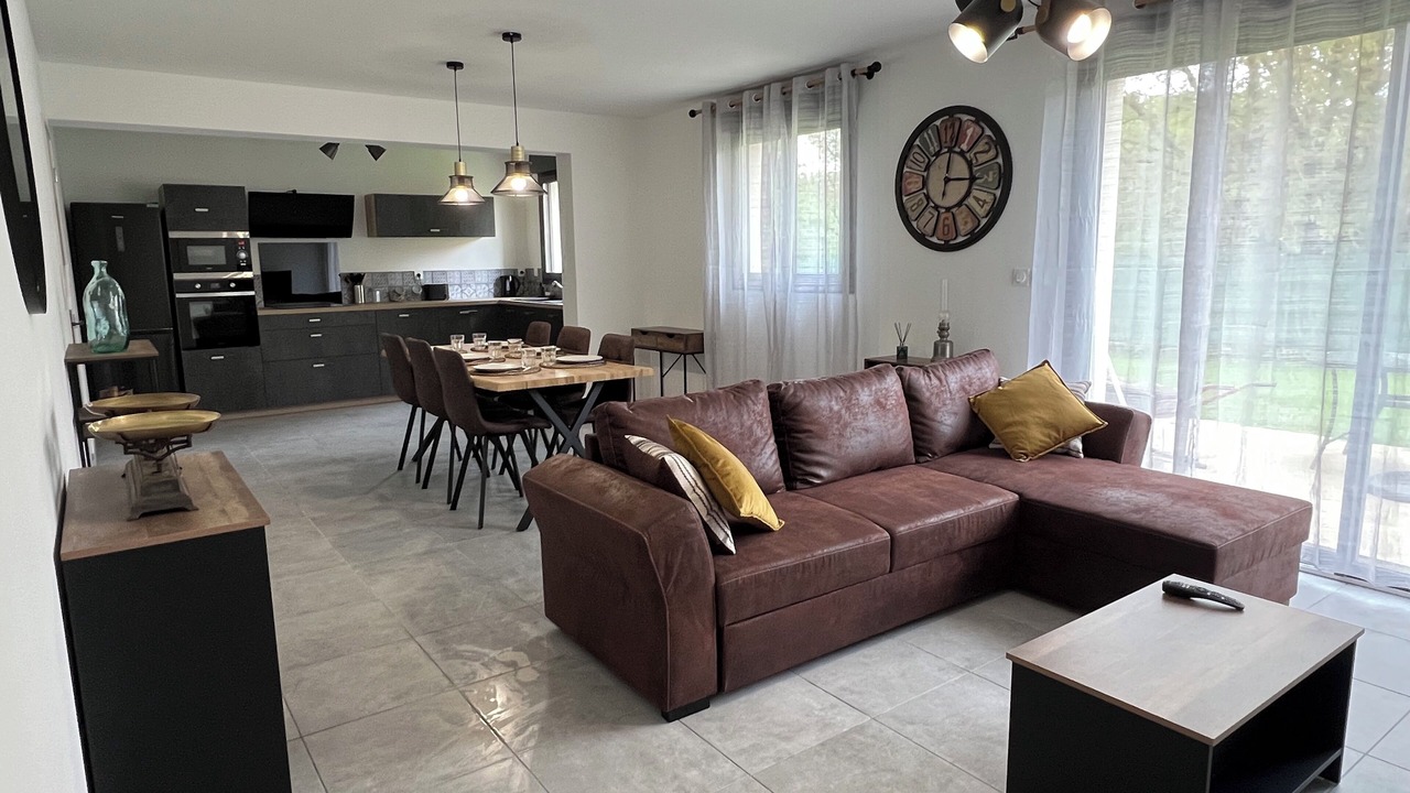 Photo of Livingroom in Vezeronce-Curtin