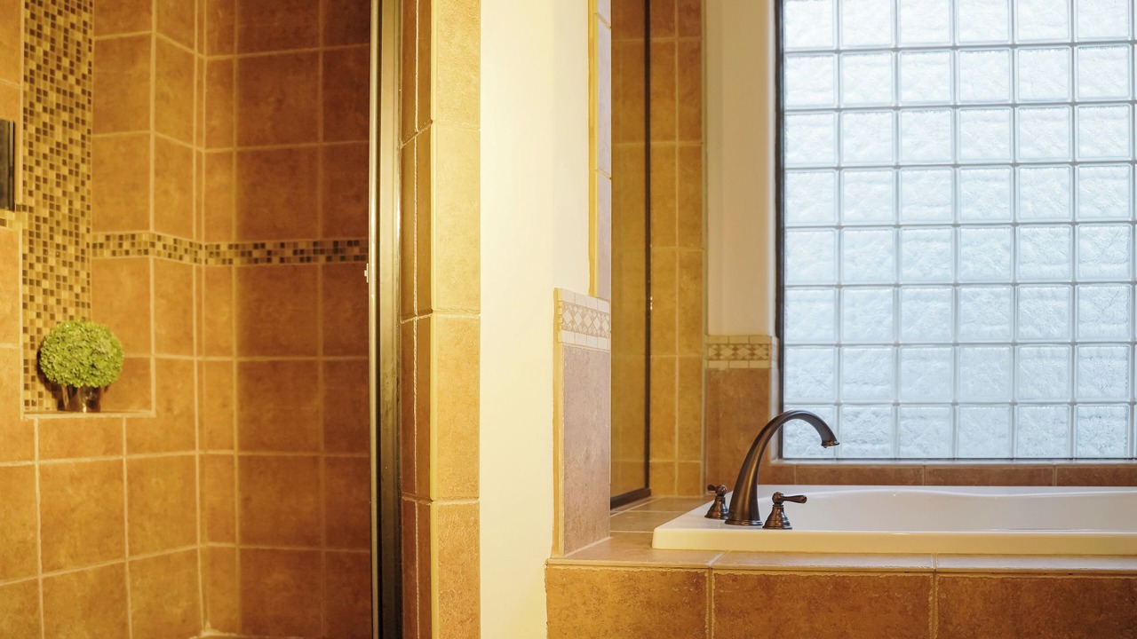 Photo of Bathroom in Lakeland Park